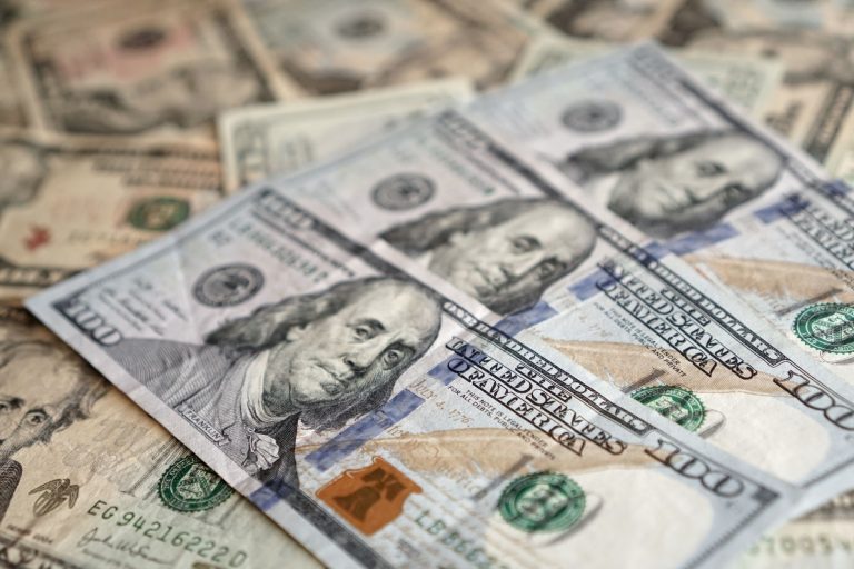 Detailed view of US dollar banknotes showcasing currency and investment themes. — Covered and Uncovered Interest Rate Parity