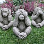 Factors that will lead you to buy right garden ornaments for your lawn