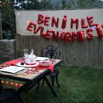Outdoor romantic dinner setup in Sapanca, Türkiye with proposal decorations. — HOW DOES A PORTABLE AIR CONDITIONING UNIT FUNC