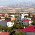 Panoramic view of Kovancılar town with red-roofed buildings against a backdrop of mountains in Elazığ, Türkiye. — How to Trou