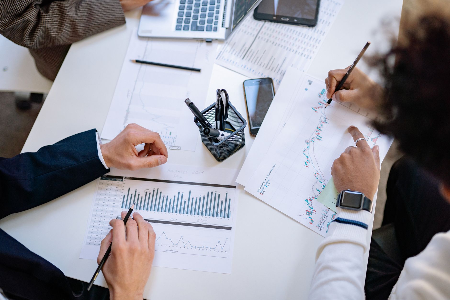 Business team analyzing financial charts and graphs during a collaborative meeting. — Making the Most of Your Medicare Advant
