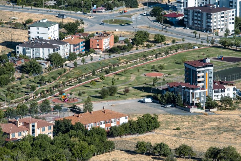 Aerial view showcasing urban and park areas in Elâzığ, Türkiye. — Thewide-ranging fields computer engineers work in