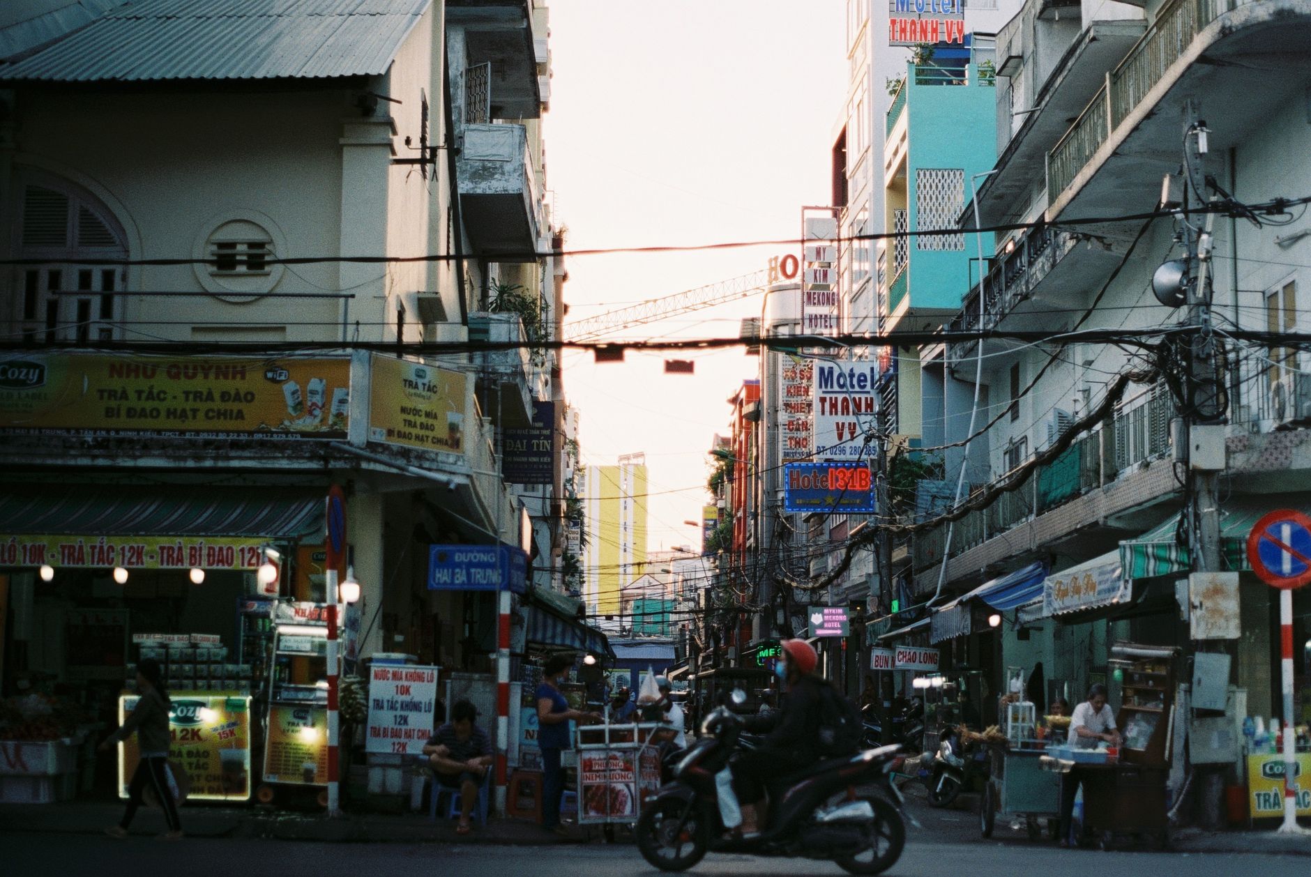 Colorful busy street scene in Cần Thơ, Vietnam with vibrant signs and people. — Types of basic security guards training