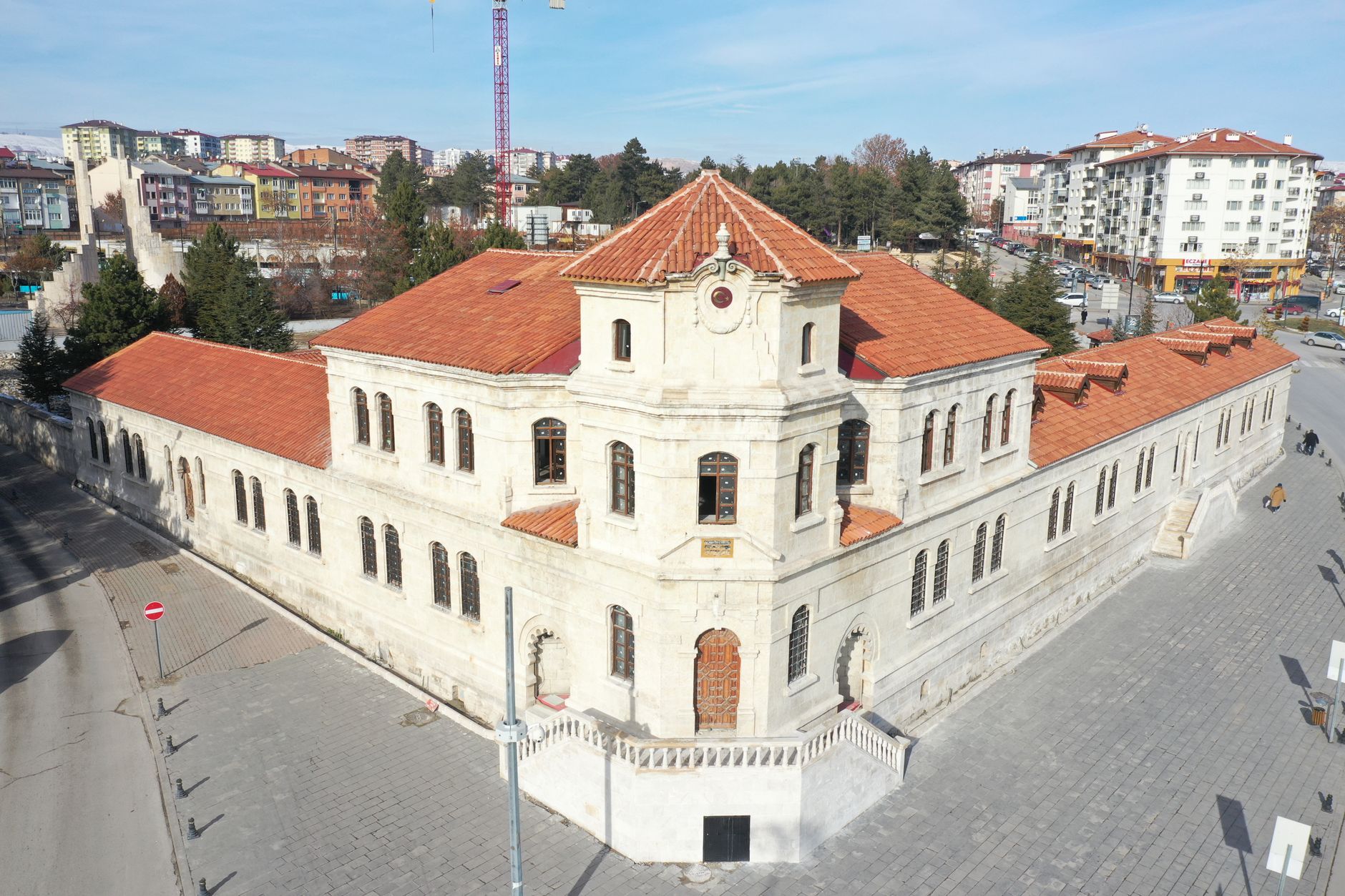 Aerial view of a historic stone building with red tile roofs in Sivas, Turkey, on a sunny day. — Understanding The Advantages
